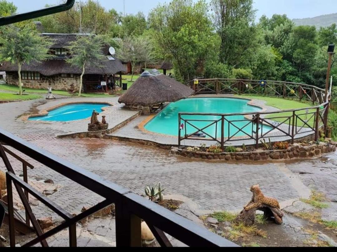 Thandabantu Game Lodge Roossenekal Kültér fotó