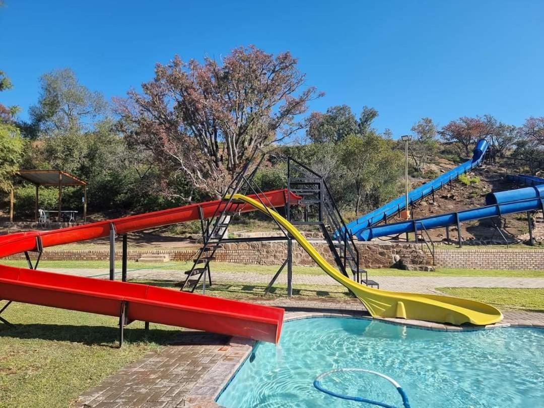 Thandabantu Game Lodge Roossenekal Kültér fotó