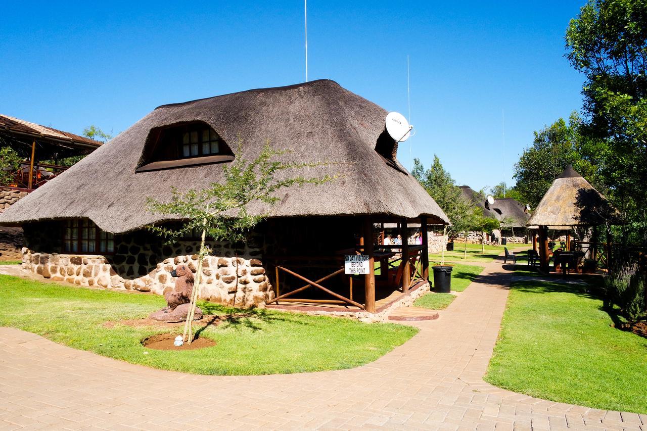 Thandabantu Game Lodge Roossenekal Kültér fotó