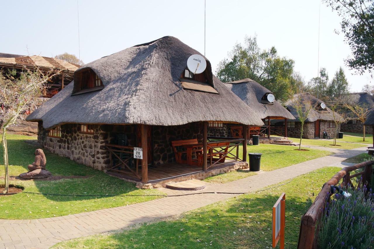 Thandabantu Game Lodge Roossenekal Kültér fotó