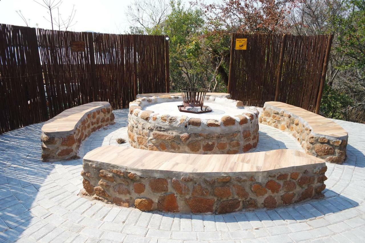 Thandabantu Game Lodge Roossenekal Kültér fotó